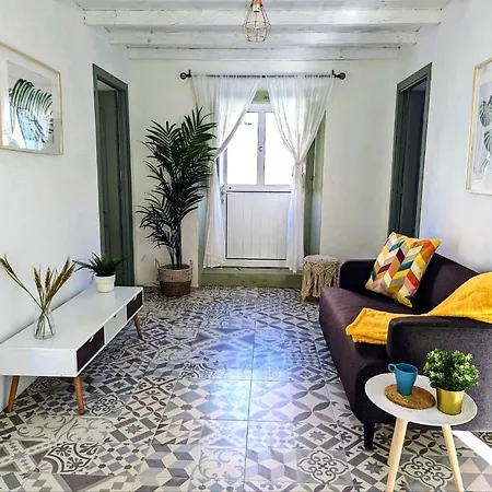 Cozy 3 Br - Close To